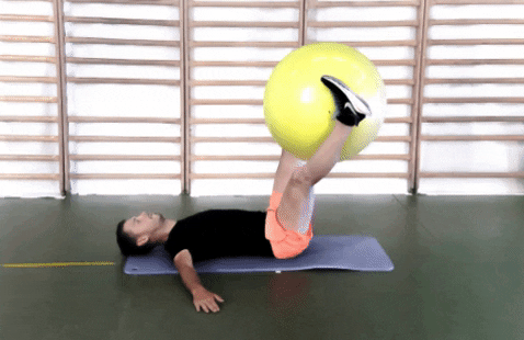 Crossing Abs Swiss Ball